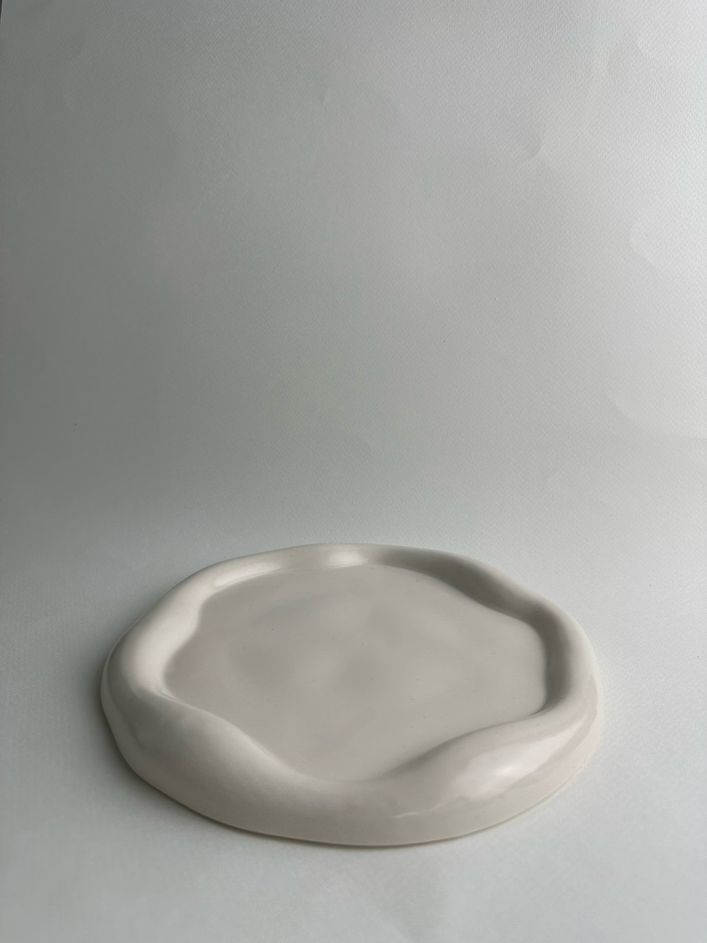 Cloud Round-Shaped Handmade Jesmonite Tray – Minimalist Decorative Catchall Dish
