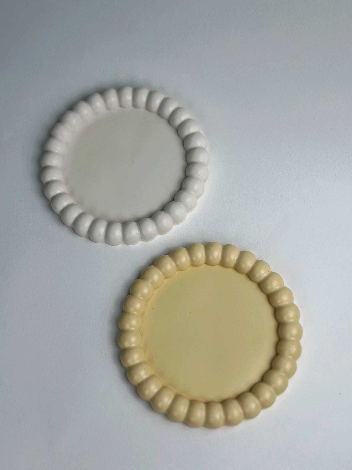 Handmade White Jesmonite Decorative Tray – Minimal Round Beaded Edge