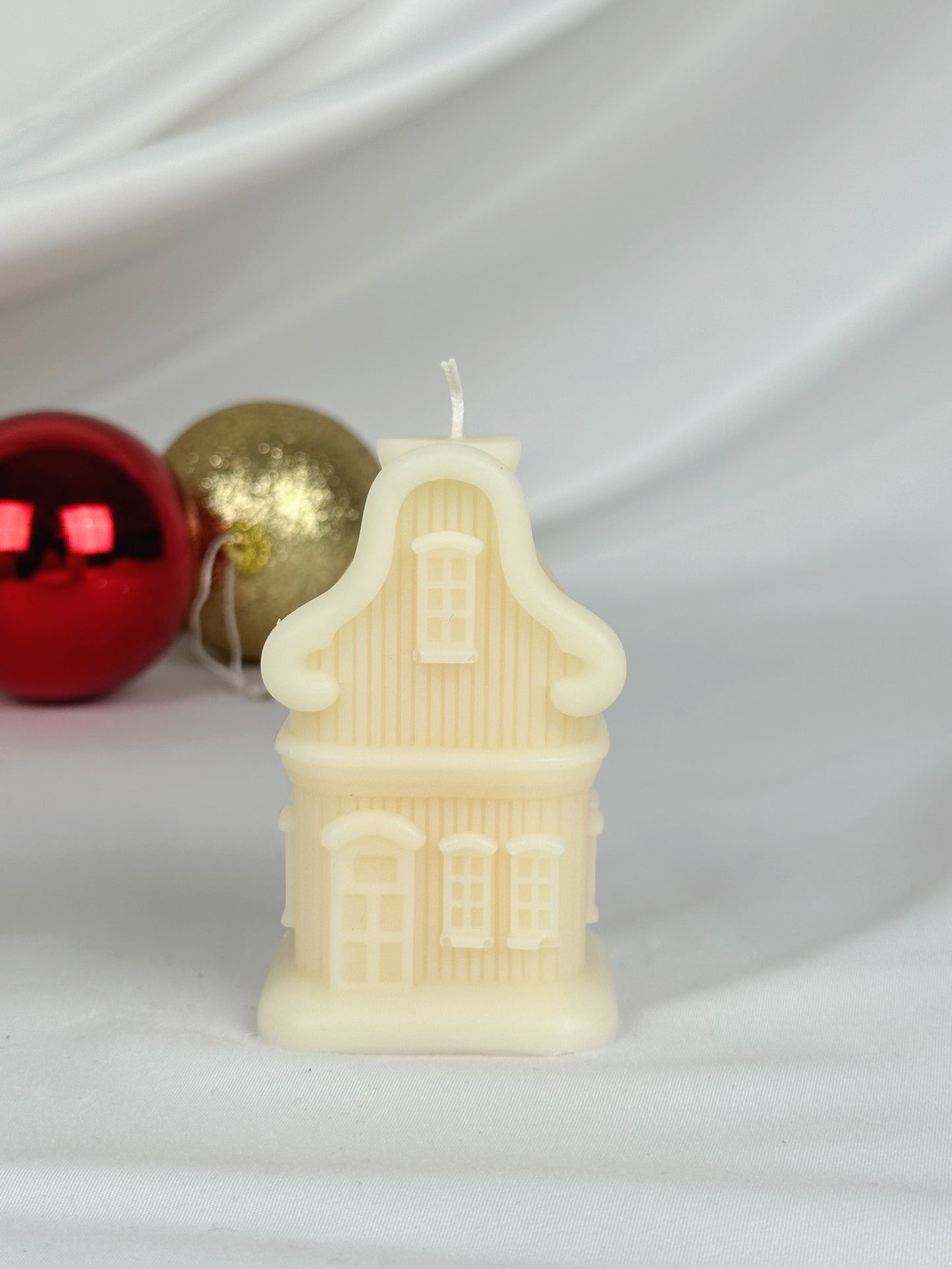 Cozy Holiday House Candle – Available in 6 Festive Scents