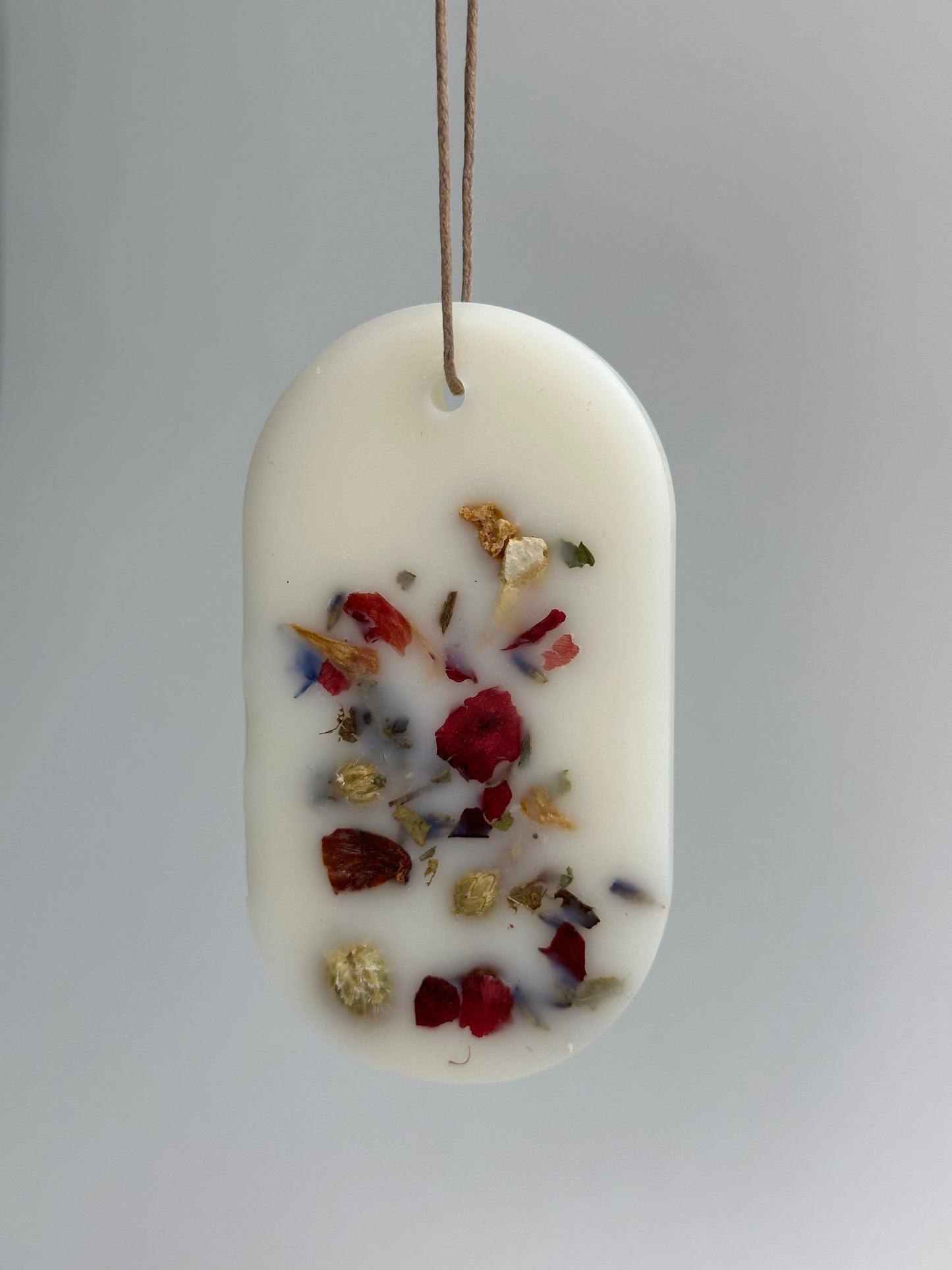 White Musk Wardrobe Freshener with Dried Flowers