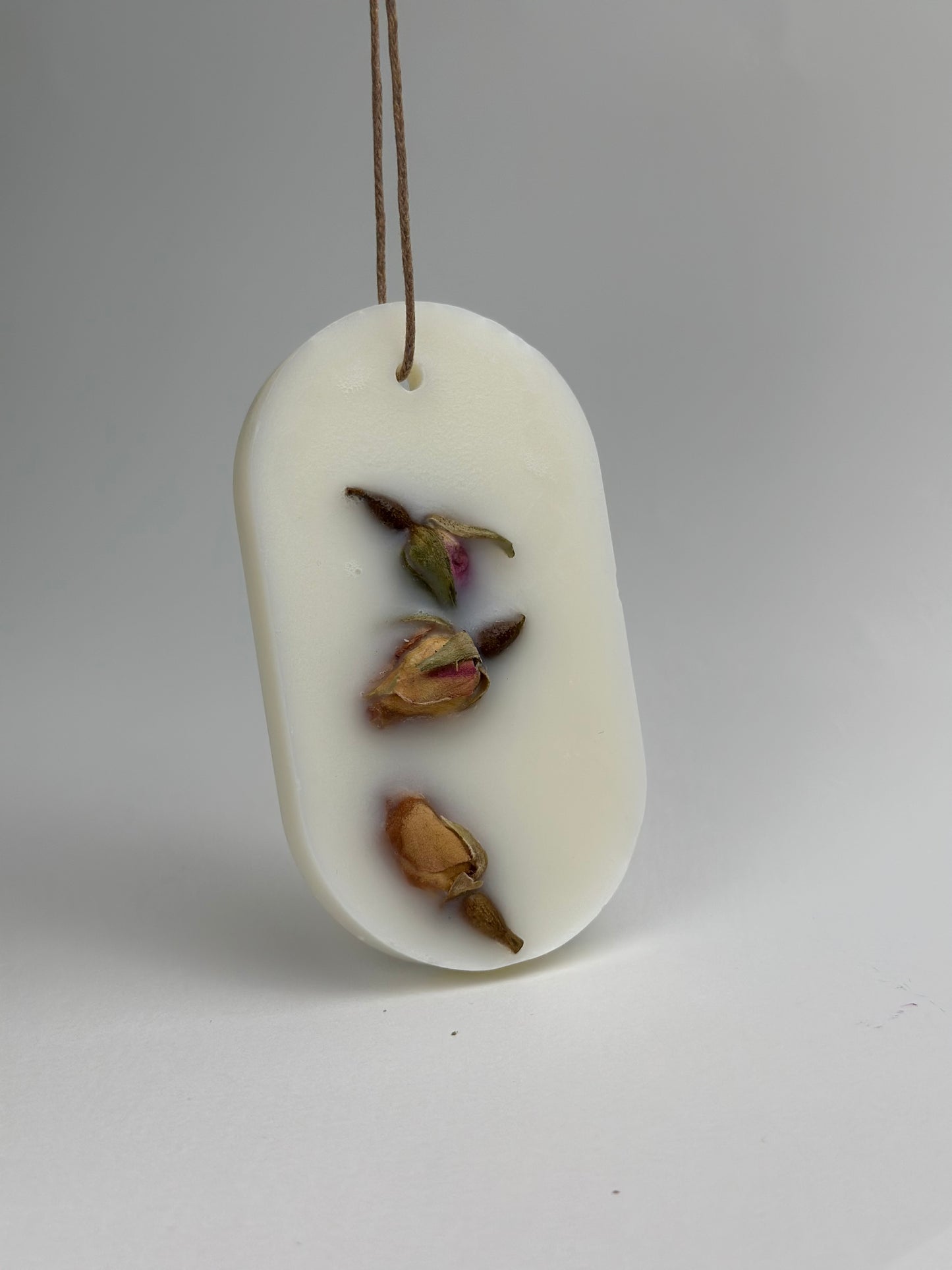 Fresh Linen Wardrobe Freshener with Dried Roses