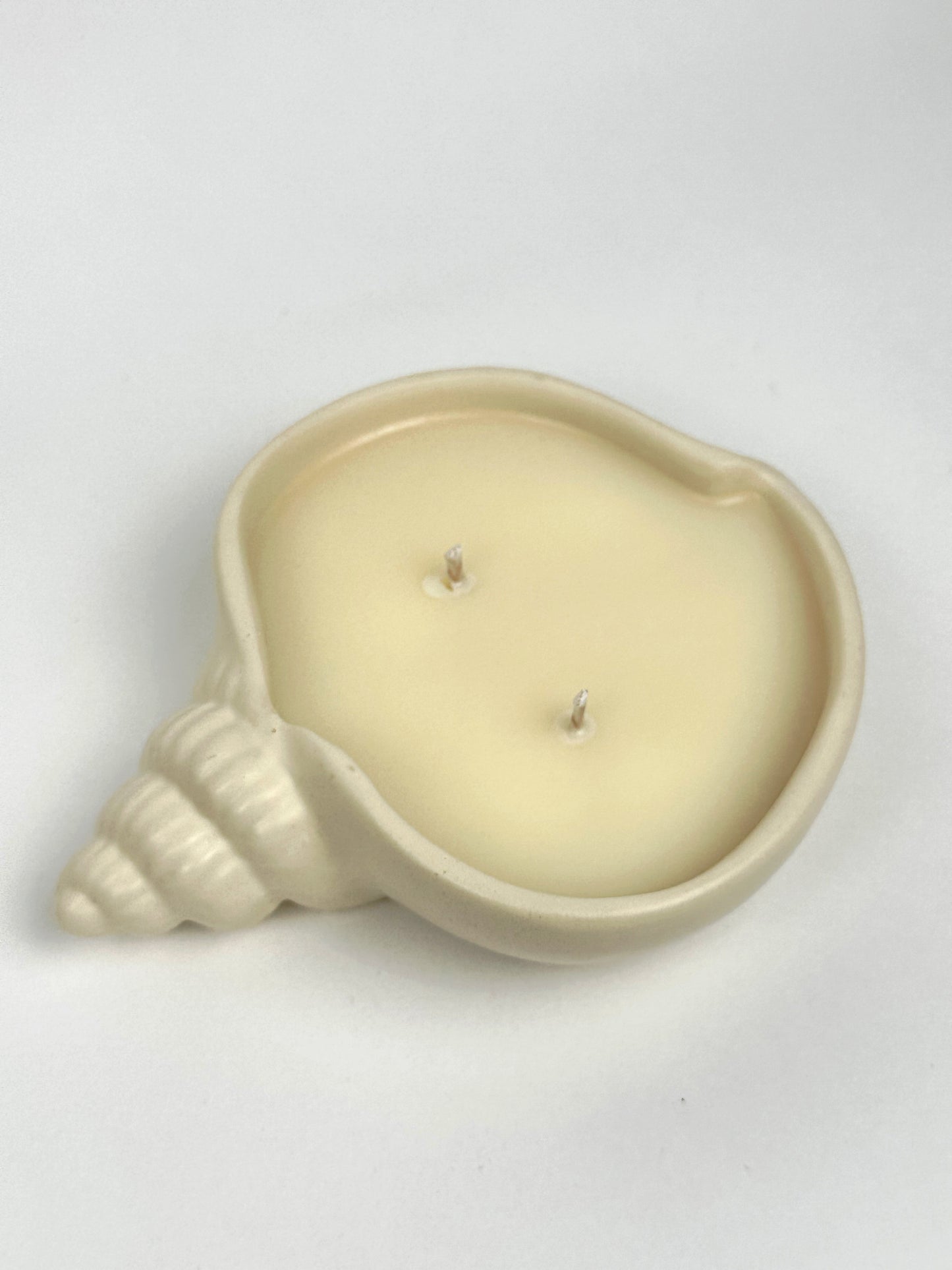 Pear-Scented Jesmonite Shell Candle