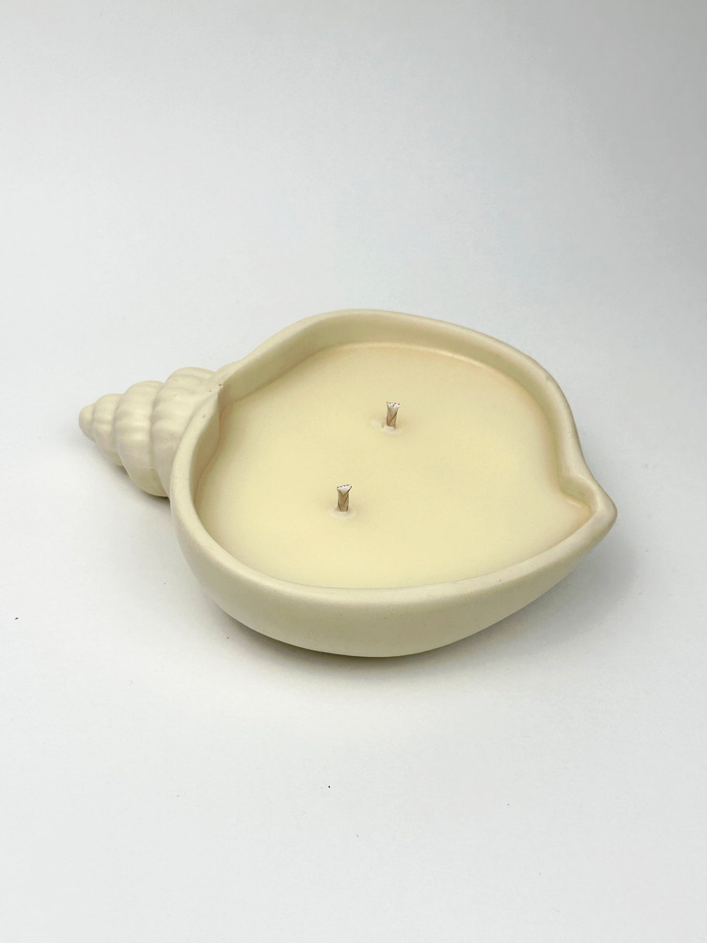 Pear-Scented Jesmonite Shell Candle