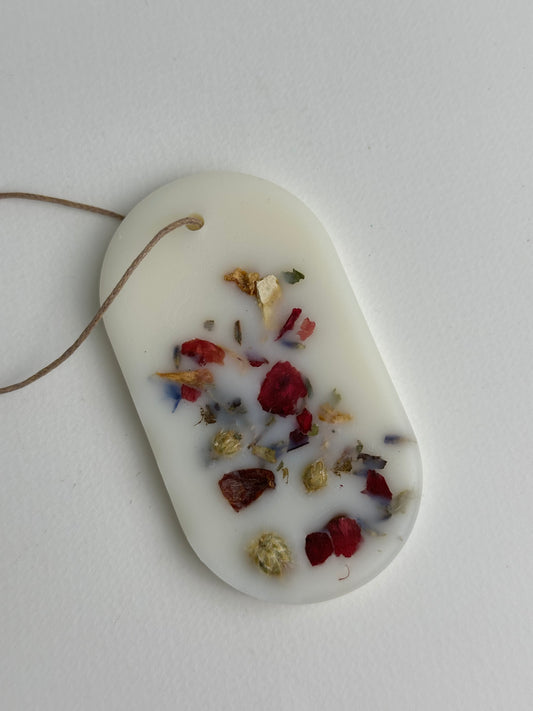 White Musk Wardrobe Freshener with Dried Flowers