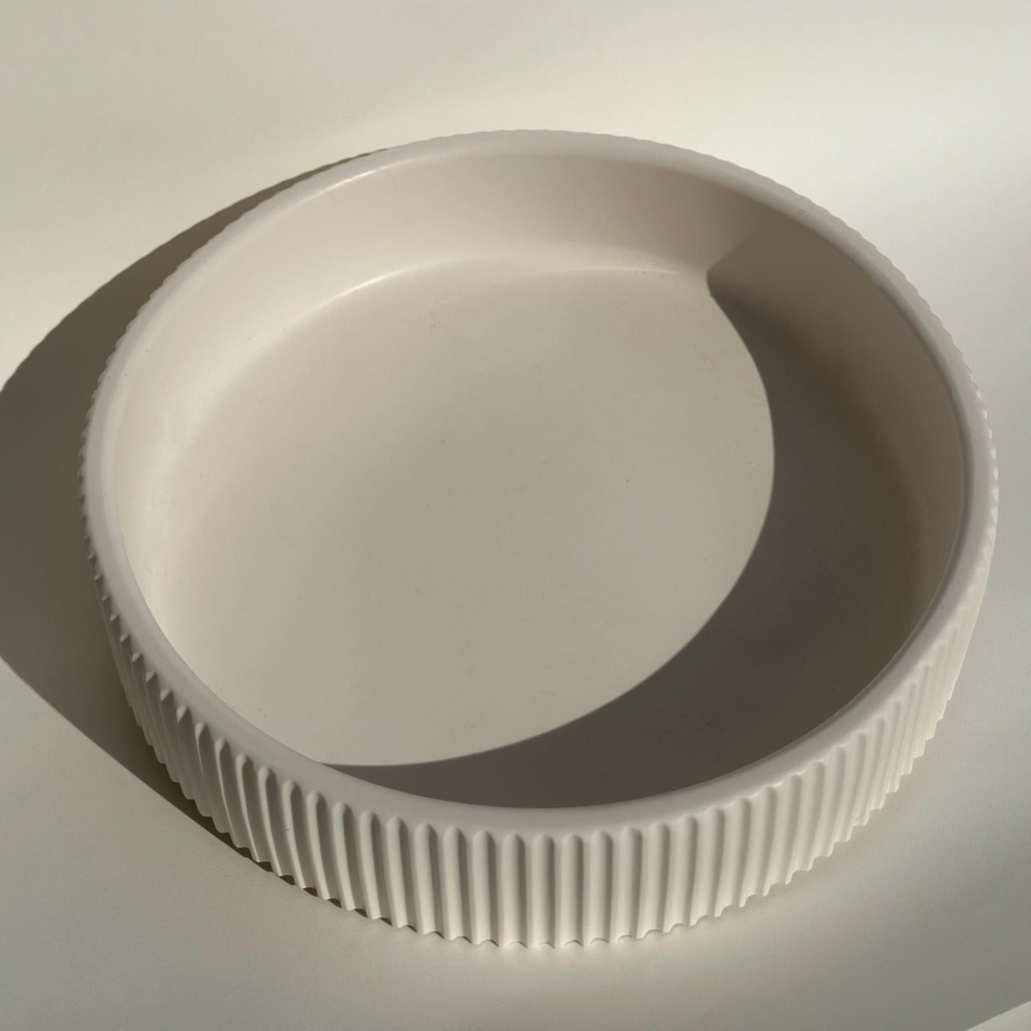 Beige Round-Shaped Decorative Tray | Jesmonite Collection
